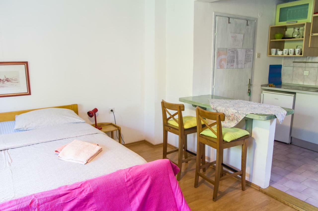 Karmen A Lägenhet Veli Lošinj Exteriör bild