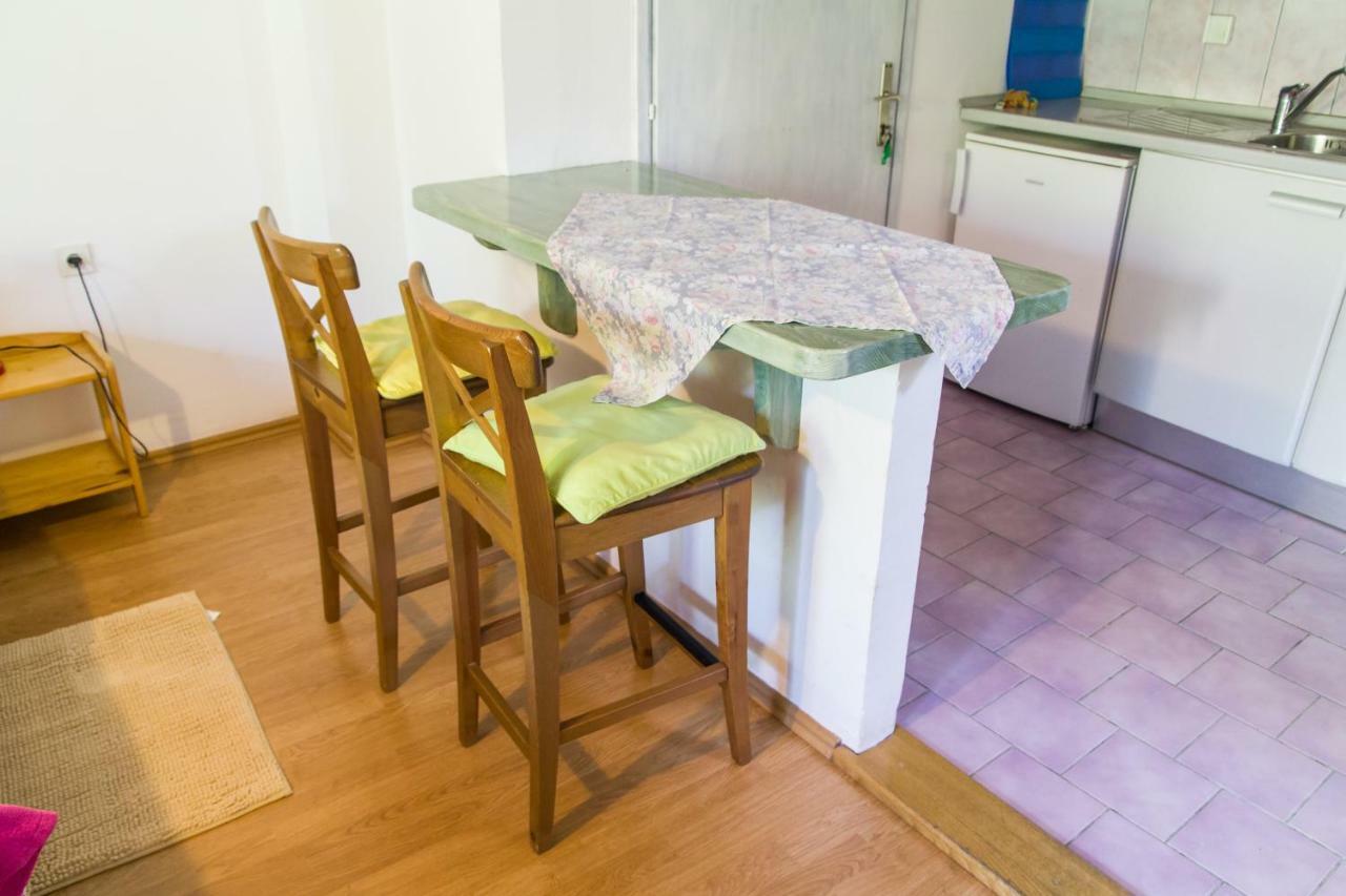 Karmen A Lägenhet Veli Lošinj Exteriör bild