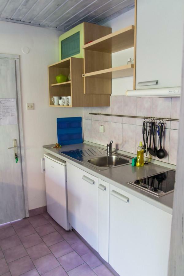 Karmen A Lägenhet Veli Lošinj Exteriör bild